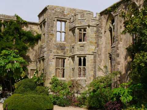Haus-Ruine, Nymans Garden