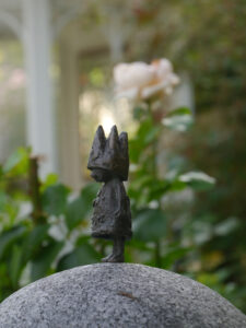 Skulptur "Mädchen mit Krone", Garten Schroth