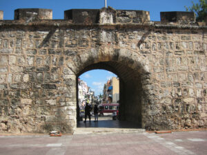 Puerta del Conde, Santo Domingo