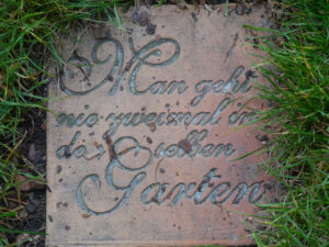 Tontafel im Landhausgarten Hantelmann