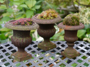 Irmgard Hantelmann dekoriert gerne im Landhausgarten Hantelmann