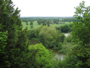 Blick von der Balustrade in Cliveden 40 m tiefer zur Themse