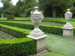 Schmuckvasen im Long Garden von Cliveden