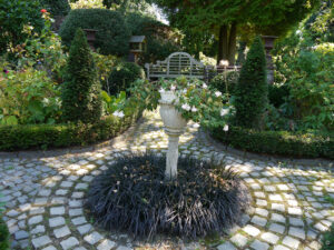 Privater Terrassengarten im Garten Ulbrich