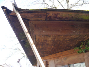 Schaden an der Gartenhütte