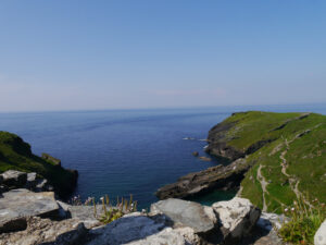 Blick auf die Küste und das Meer von Tintagel Castle