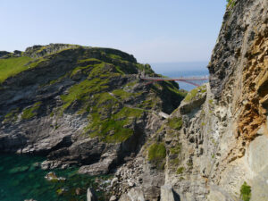 Die neue Fußgängerbrücke zur Burgruine