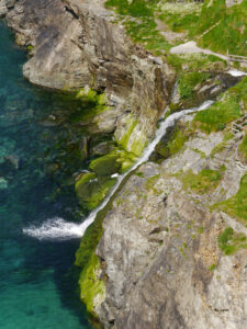 Blick von der Steilklippe ans andere Ufer