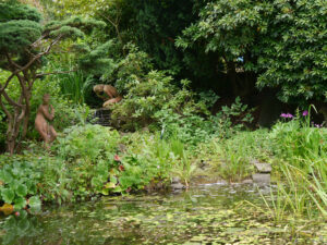 Am Wassergarten des Schaugartens Ulbrich