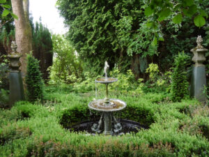 Brunnengarten und Kräutergarten im Garten Ulbrich