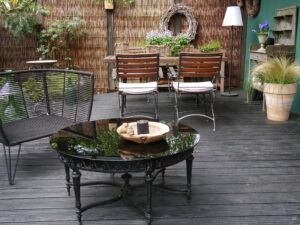Die obere Terrasse, die kleine Gärtnerei im Grünen Haus
