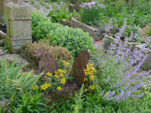 Jörg Diebels Naturgarten am Vogelsberg, der Hofplatz