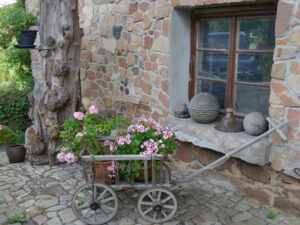 Jörg Diebels Naturgarten am Vogelsberg, der Hofplatz