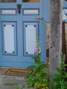 Jörg Diebels Naturgarten am Vogelsberg, der Eingang zum Wohnhaus