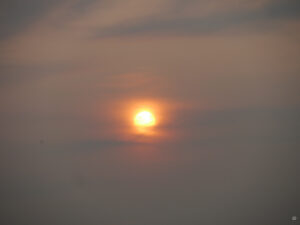 Jörg Diebels Naturgarten am Vogelsberg, Abendstimmung mit untergehender Sonne