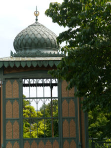 Einer der Zugänge zum Maurischen Garten in der Stuttgarter Wilhelma