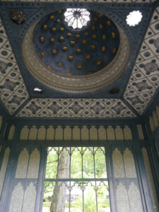 Einer der Zugänge zum Maurischen Garten in der Stuttgarter Wilhelma