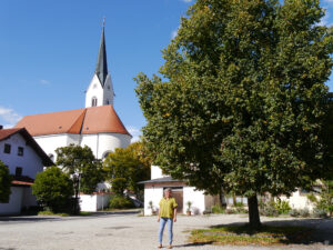 Vorplatz zum Garten Inge Feckl