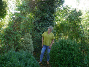 Hier begann Inge mit dem Anlegen der ersten Garten-gestaltungen.