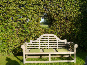 Sissinghurstbank und Clair Voyee im Garten Feckl