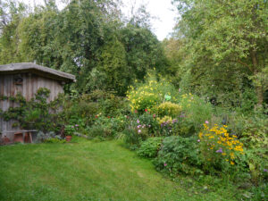 Im hintersten Bauerngartenteil des Gartens Inge Feckl