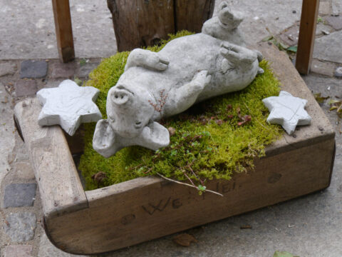 Fräulein Säulein in Wurzerlsgarten